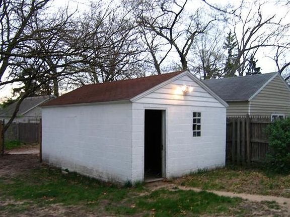 1 stall un-attached garage