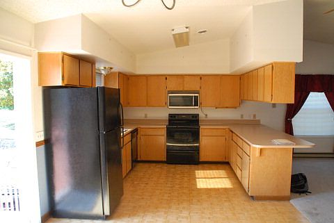 3rd image of 713 S Scenicview Dr