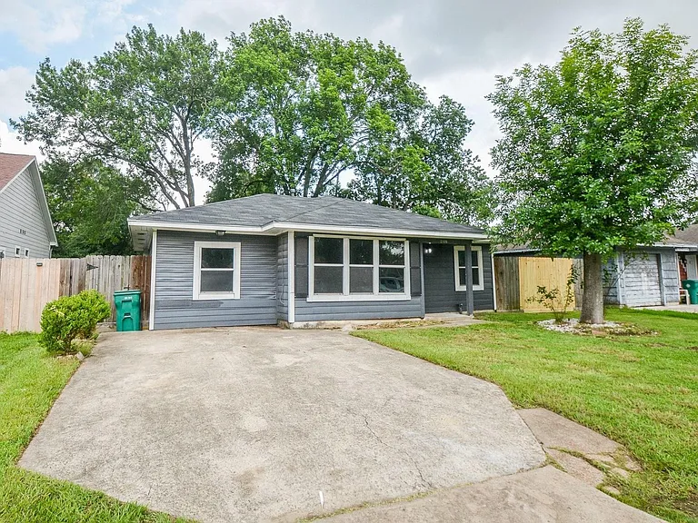 2109 Pomona Dr — Photo 3