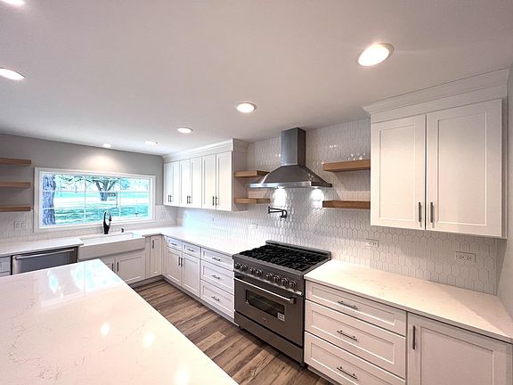 3rd image of 1321 Royal Saint George Dr