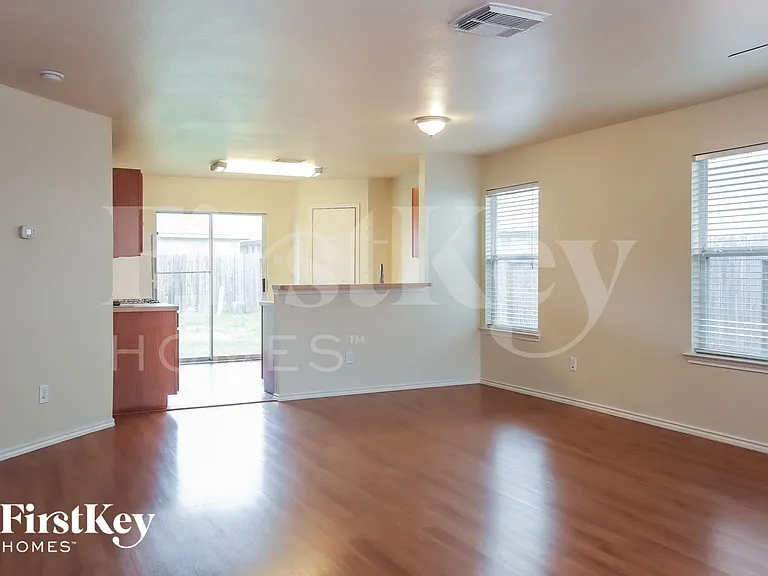 7919 Raven Creek Ln — Photo 3