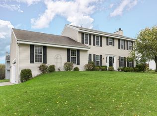 554 Majeskie Dr, Pewaukee, WI 53072