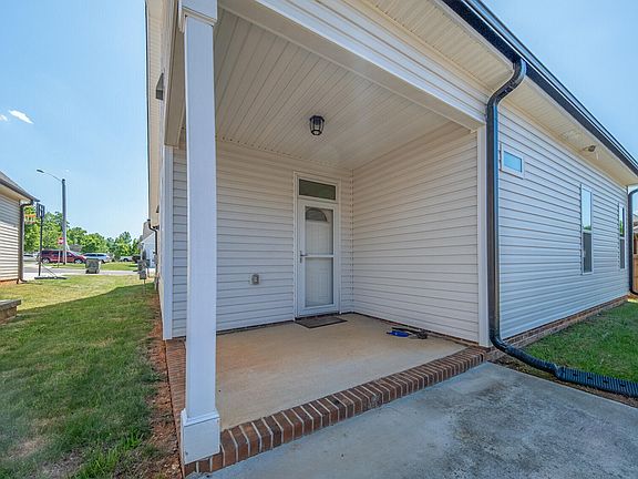 4th image of 802 Hickory Ln