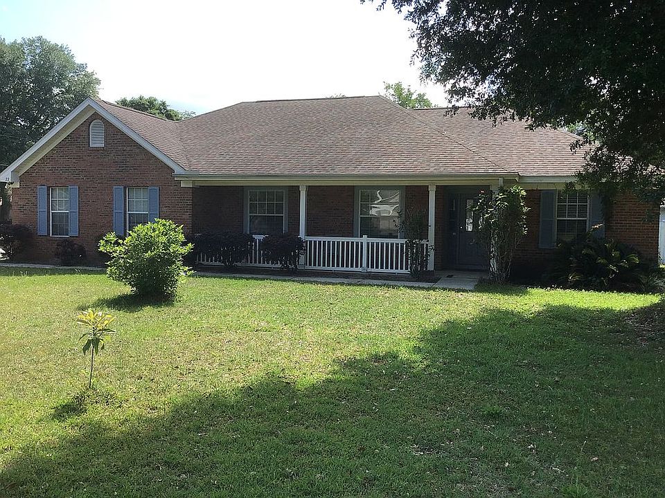 1st image of 22 Bridle Gate Dr