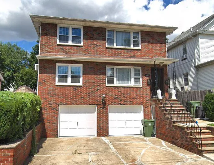 442 Ainsworth St — Photo 1