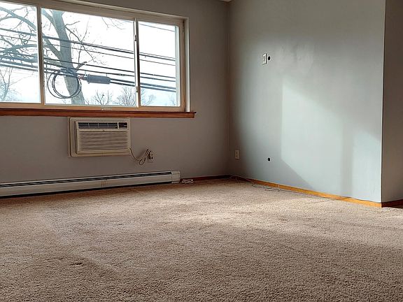 3rd image of 70 William St APT 3