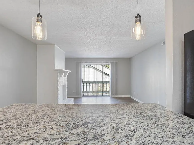 The Onyx Hoover Apartments — Photo 41