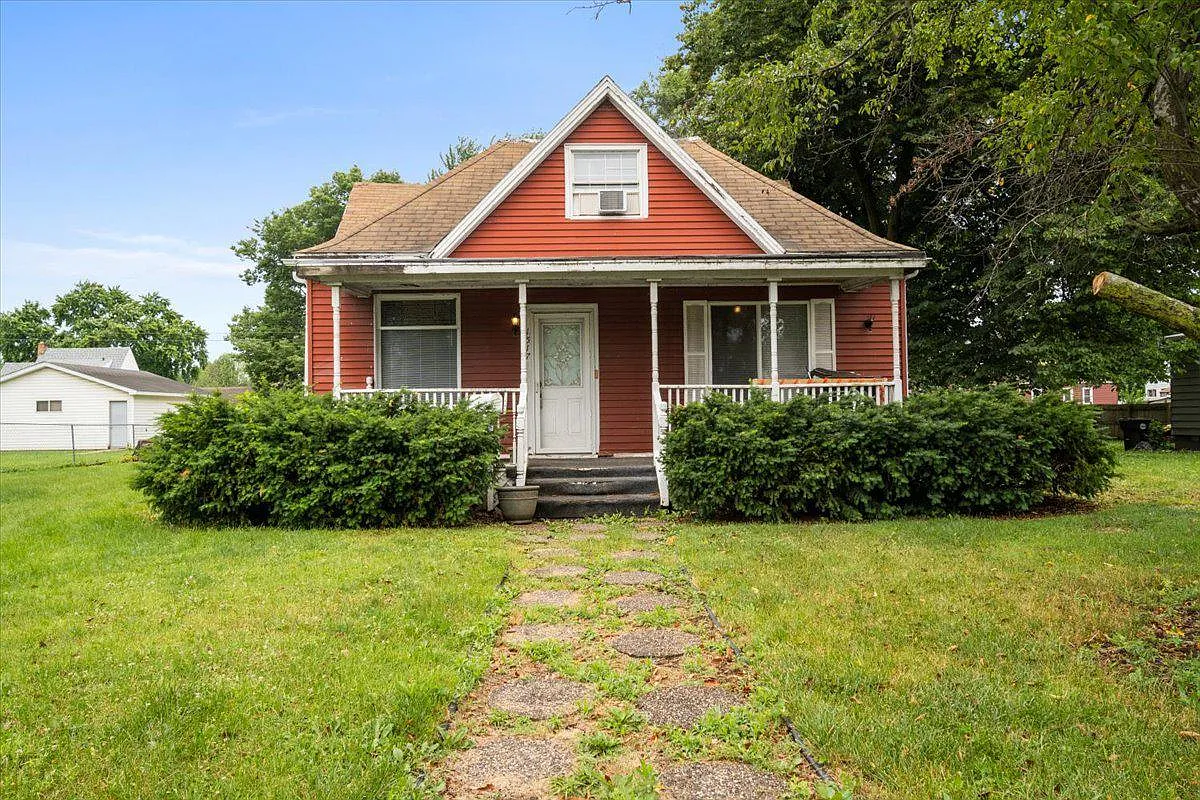 1517 N Logan St photo 1