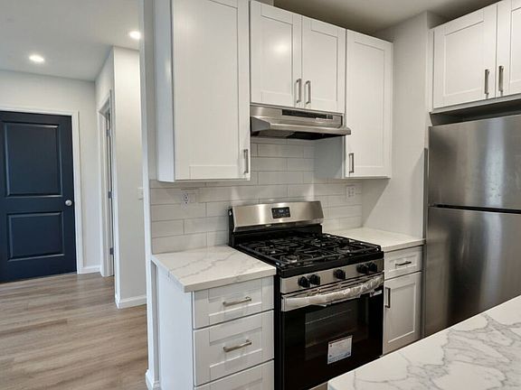 5th image of 323 E Chestnut St