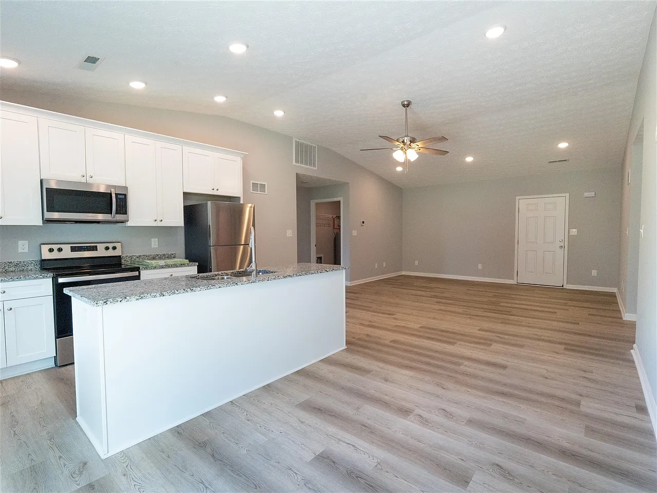 3 bed, 1448 sqft, $1,899 — Photo 4