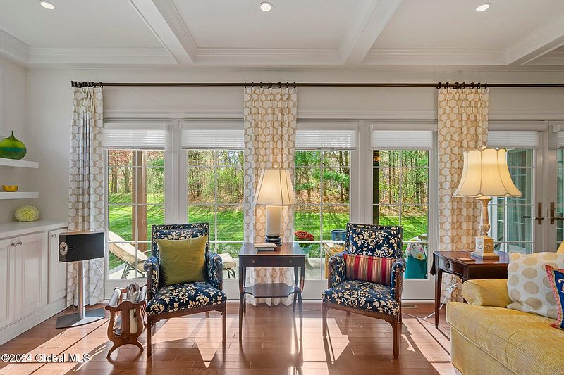 5th image of 815 Waldens Pond Road