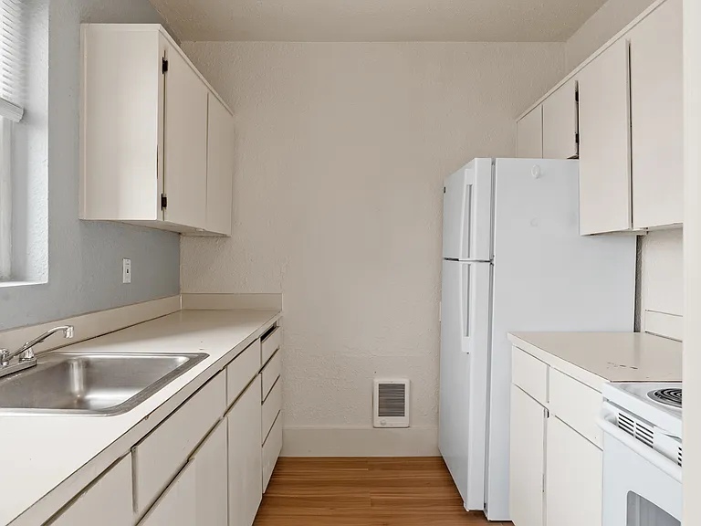 215 E 1st St #103 — Photo 9