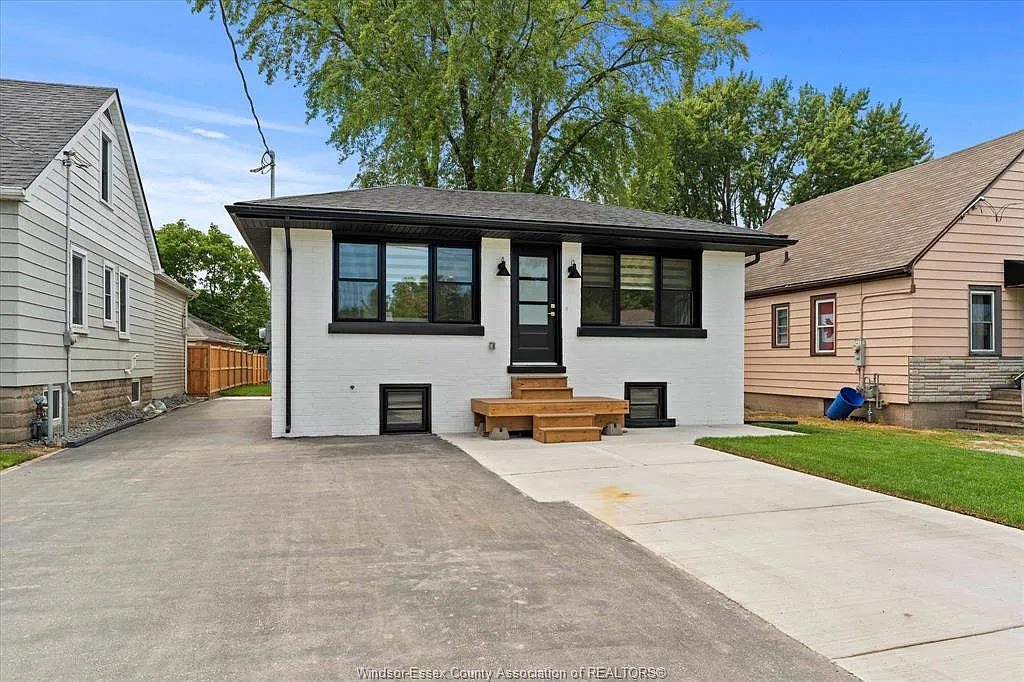 4 bed, $2,950 — Photo 2