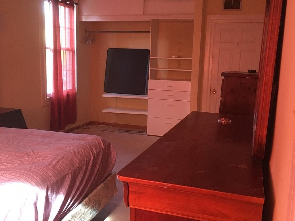 2nd image of 2405 Fort Dr