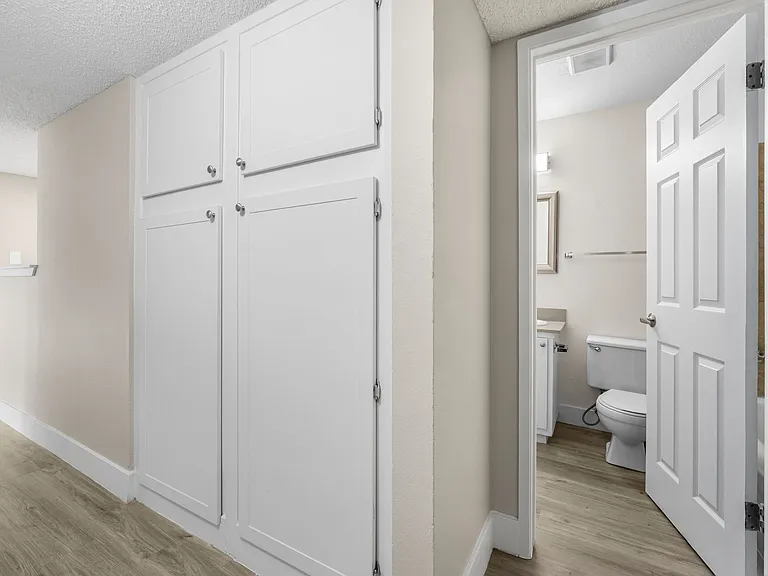 Sherwood Forest Apartments — Photo 17