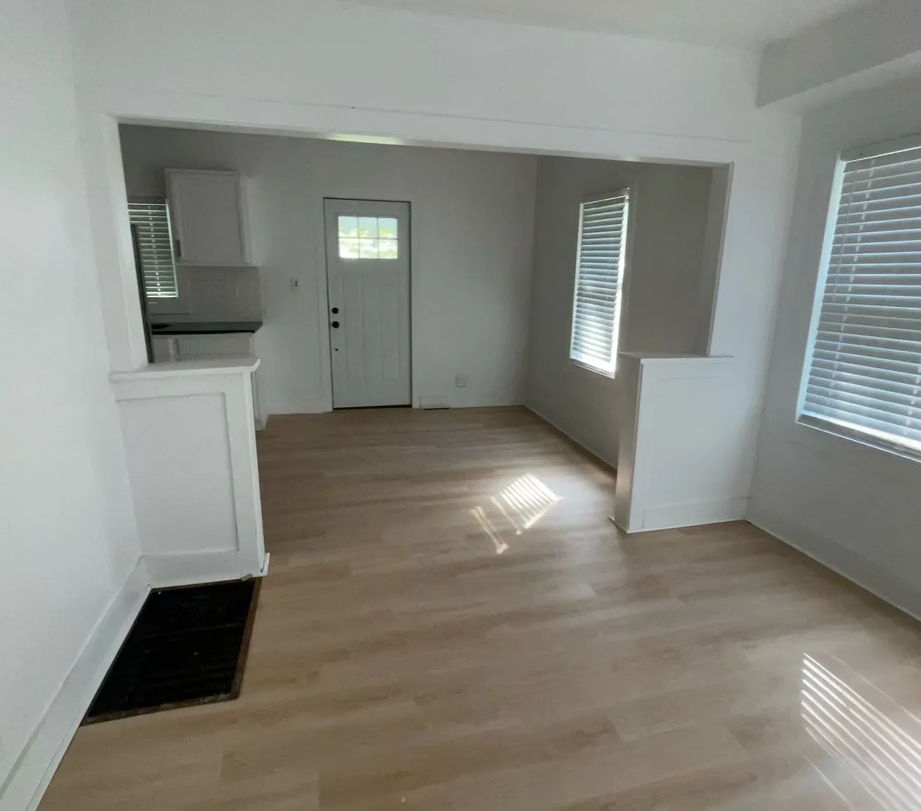 3 bed, 1.5 bath, 1300 sqft, $1,700 — Photo 1