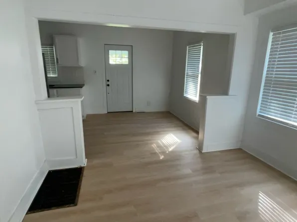 1016 S Cedar Ave, Independence, MO 64053
