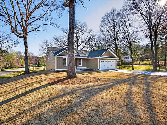 4th image of 224 Boyce St