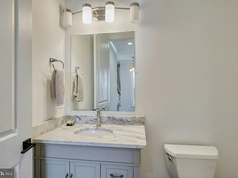 4107 Virginia St — Photo 12