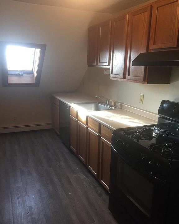 1st image of 64 Oak St #3
