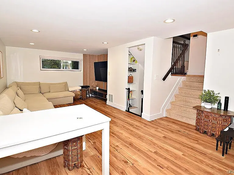 51 Whitman Ave — Photo 16