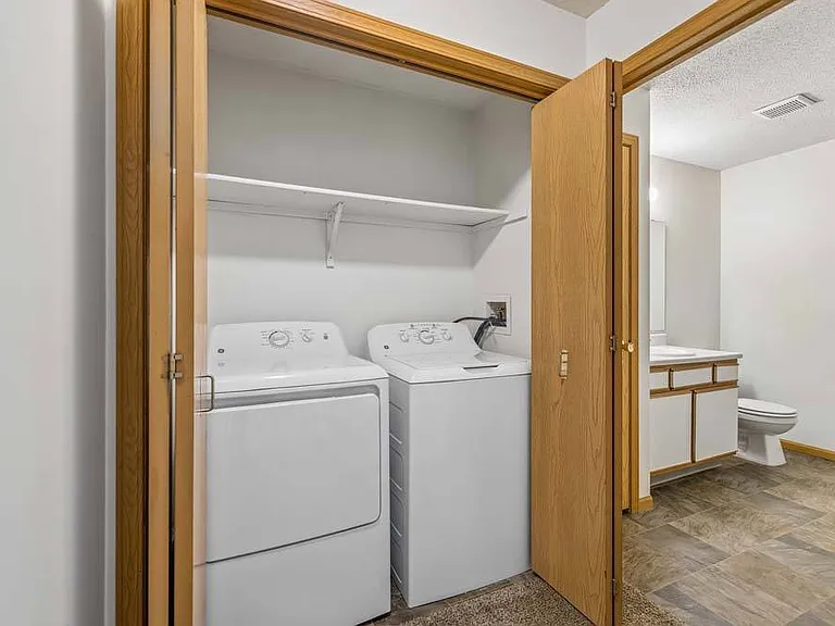 Highland View Apartments — Photo 240