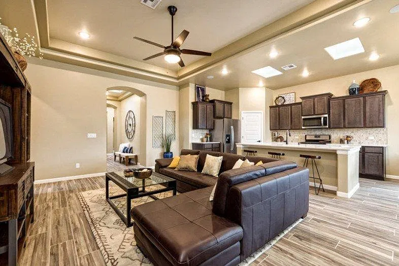 4 bed, 2.5 bath, 2127 sqft, $2,300 — Photo 3