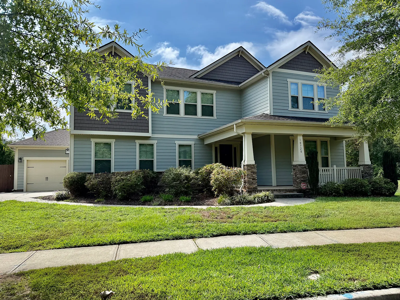 4 bed, 3.5 bath, 3796 sqft, $3,650 — Photo 2