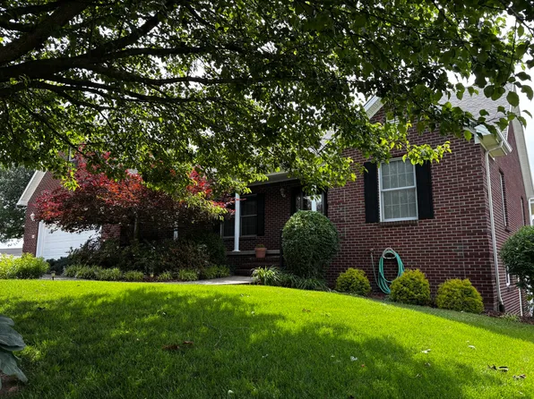 844 Isaac Shelby Cir E, Frankfort, KY 40601