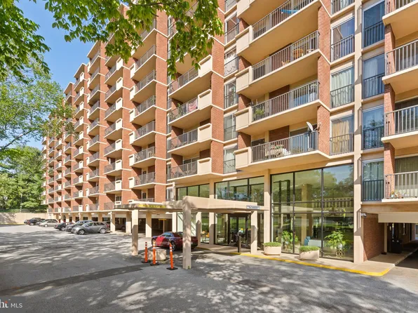 1300 Army Navy Dr APT 409, Arlington, VA 22202
