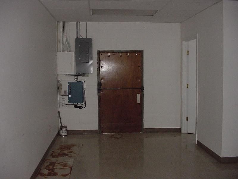 2nd image of 1119 W Court St