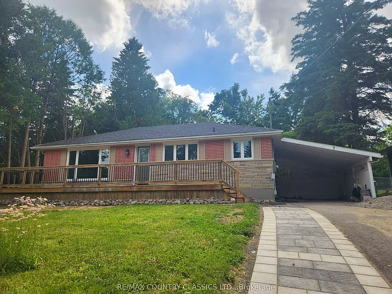 7 Beechwood Dr #UPPER — Photo 1
