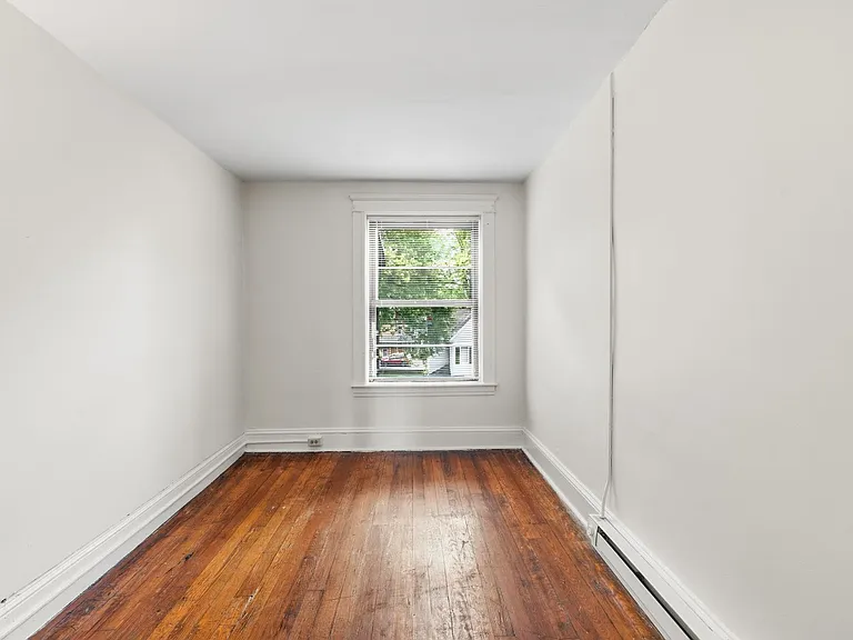 1447 Dwight St — Photo 12