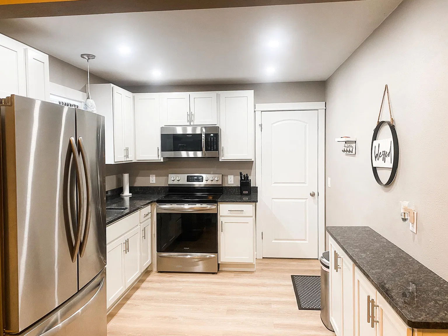 2 bed, 1040 sqft, $1,300 — Photo 4