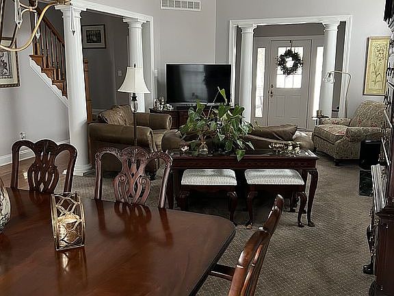 5th image of 404 Vineyard Ln