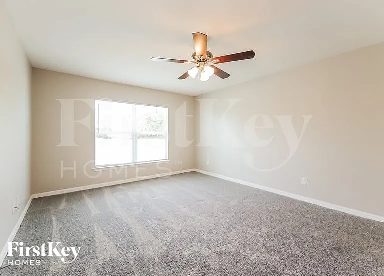 2808 NE 2nd Pl — Photo 8