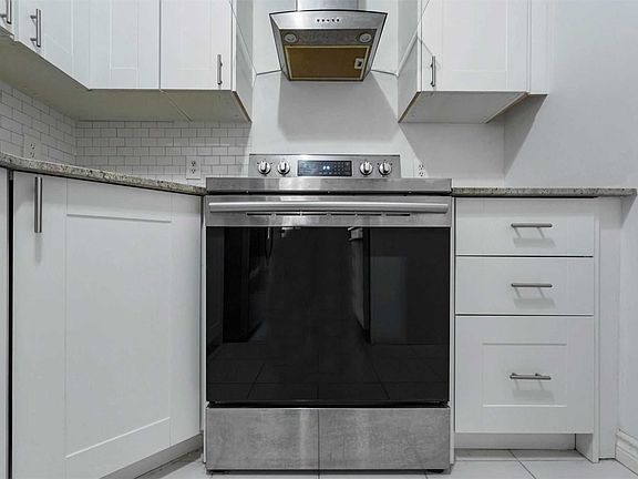4th image of 90 Lawrence Ave #102