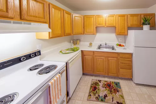Kitchen (cabinets & appliances vary) - Medical Center Court