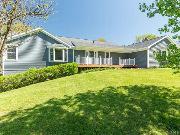 11291 Faussett Rd, Fenton, MI 48430