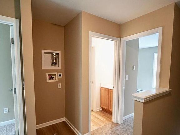 5th image of 109 S Queen St