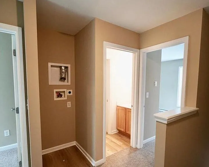 109 S Queen St — Photo 5