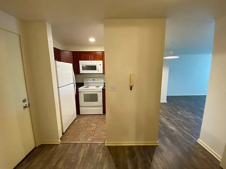 6th Ave Apartments — Photo 38