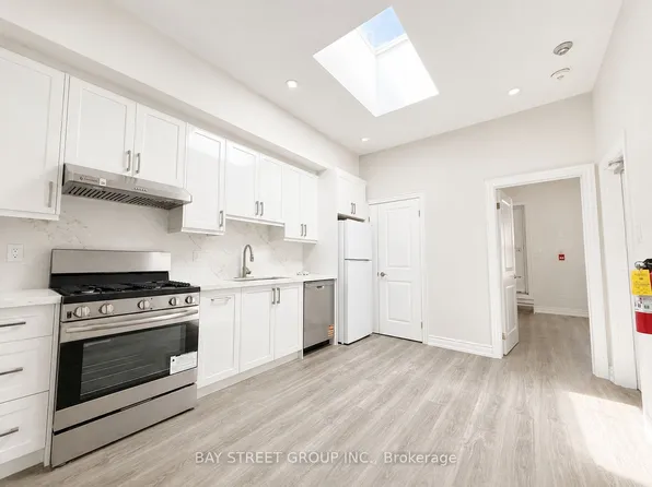 442 Spadina Ave #D, Toronto, ON M5T 2G8
