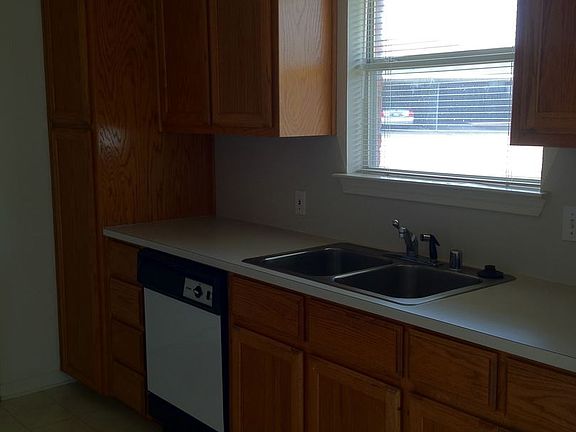 5th image of 1014 Parkview Cir