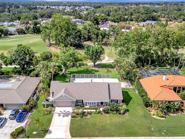 3173 Espanola Dr — Photo 2