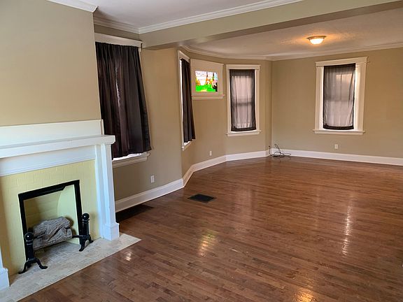 3rd image of 3117 Robertson Ave