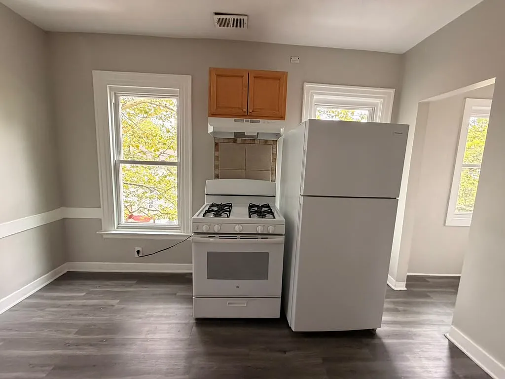 3 bed, $1,595 — Photo 2