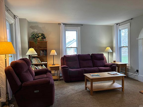 3rd image of 1104 Wilson Ave