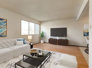 Central Apartments, Brooks, AB T1R 0V1