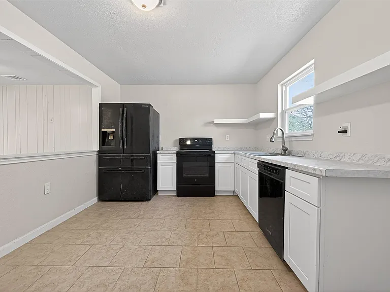 140 Marie St — Photo 21